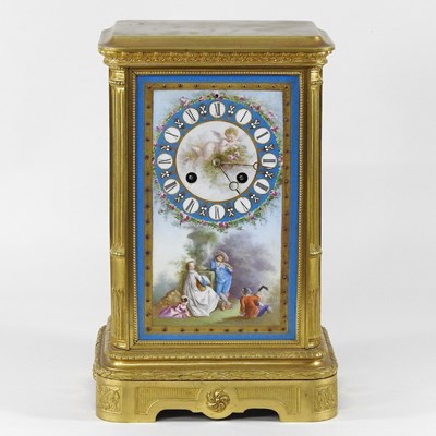 Lot 78 - A French mantel clock