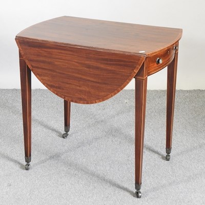 Lot 685 - A George III pembroke table