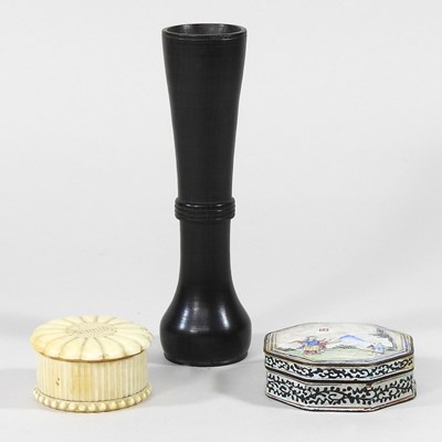 Lot 116 - A treen vase and two boxes