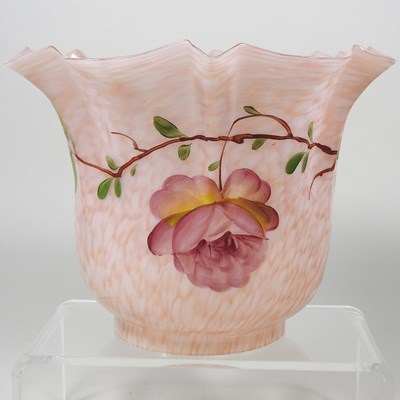 Lot 107 - An oil lamp shade
