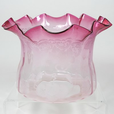 Lot 110 - An oil lamp shade