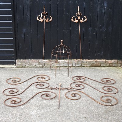 Lot 389 - A collection of iron scrolls