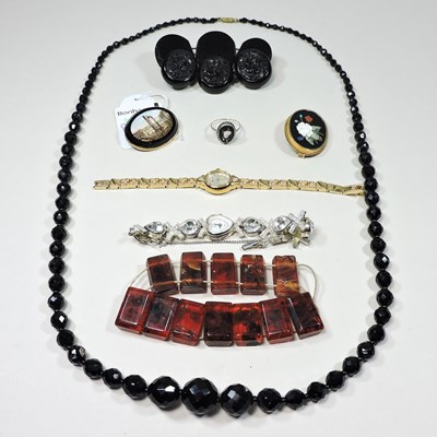 Lot 92 - A collection of jewellery