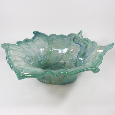 Lot 260 - An Art glass bowl