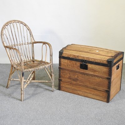 Lot 417 - An iron bound pine trunk