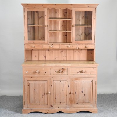 Lot 400 - A pine dresser