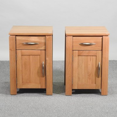 Lot 449 - A pair of bedside cabinets