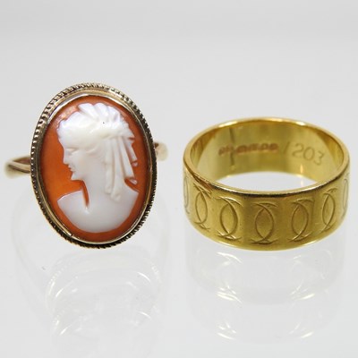 Lot 1 - A 22 carat gold wedding band