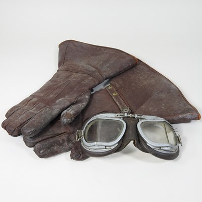 Lot 26 - A pair of World War II goggles