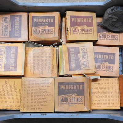 Lot 190 - A collection of gramophone springs
